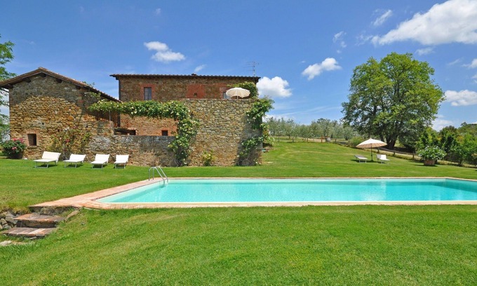 Castelnuovo Berardenga Apartment | Beautiful apartment for 2 people with WIFI, A/C, pool, pets allowed and panoramic view