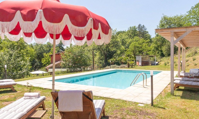 Terranuova Bracciolini Villa | Beautiful private villa with WIFI, A/C, hot tub, private pool, TV, patio, pets allowed and parking