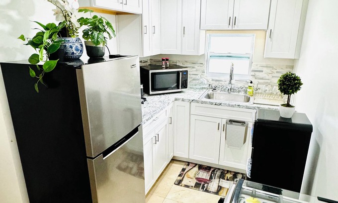 Davie House | Beautiful 1.5 bed 1-Bath Apartment on Second Floor