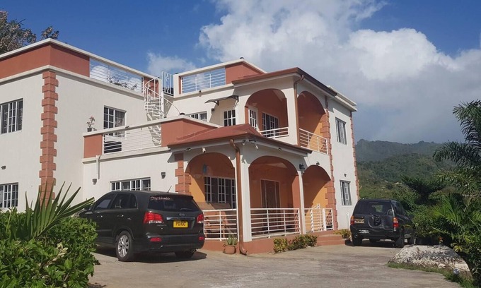 St. George's Apartment | Beautiful 1-Bed Apartment in Saint George's
