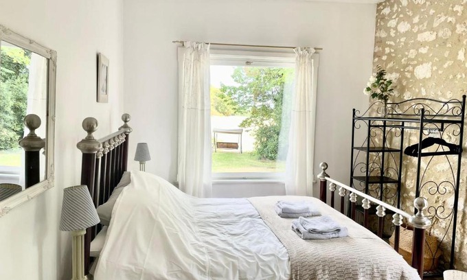 Eymet House | Beautiful 1-Bed Gite 2km quiet walk from Eymet