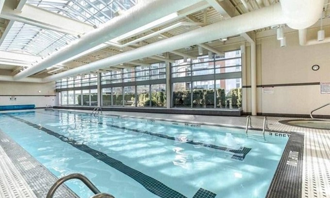 Gastown Apartment | Beautiful 1 bedroom apartament with hot-tube, pool and gym in the heart of city