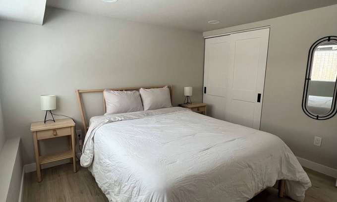 Des Moines House | Beautiful 1-bedroom studio in Des Moines!