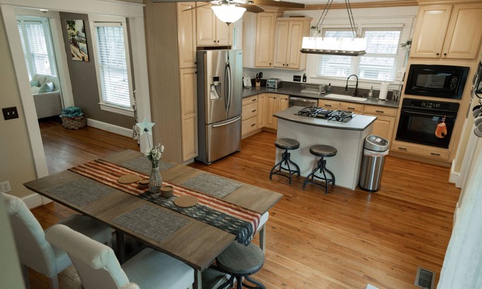 Southern Pines House | Beautiful 1920's Craftsman-Downtown Southern Pines