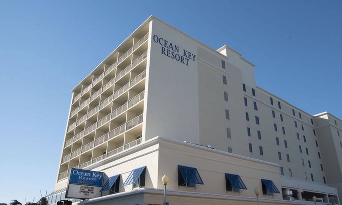 Virginia Beach Condo | Beautiful 1BR 1 BA Suite with Separate Living Area