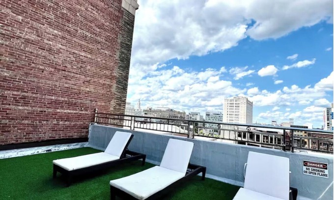 Center City Apartment | Beautiful 2 Bd Penthouse w/Patio in Center City/Convention center