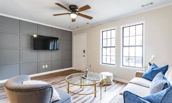 Southwest Raleigh House | Beautiful 2 bdr Townhome w King bed and free wifi