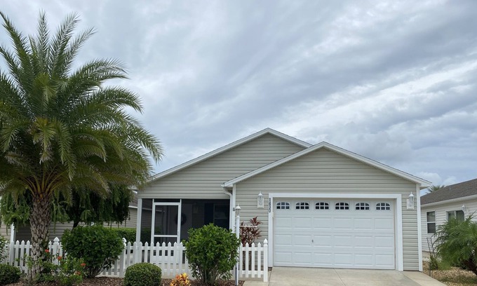Fernandina Villa | Beautiful 2 Bdrm/2 Ba Dog Friendly Villa w/Gas Golf Cart & FREE WiFi!