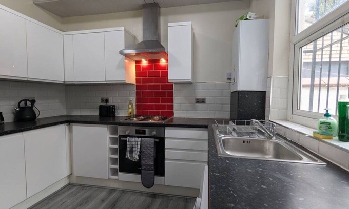 Belle Vue House | Beautiful 2 bed 1 bath town home