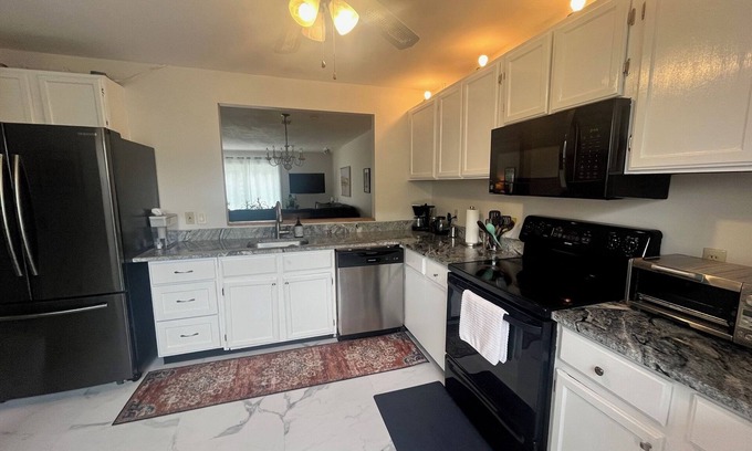 Lake Katrine House | Beautiful 2 bed 2 bath townhome in charming Lake Katrine with WiFi, AC