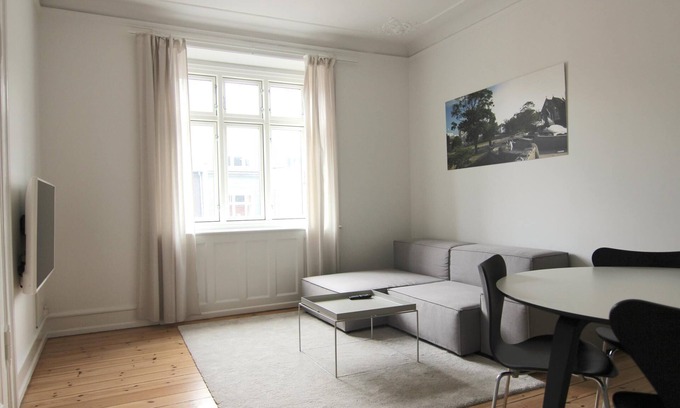 Frederiksberg C Apartment | Beautiful 2-bed in Frederiksberg C W/Balcony - 189