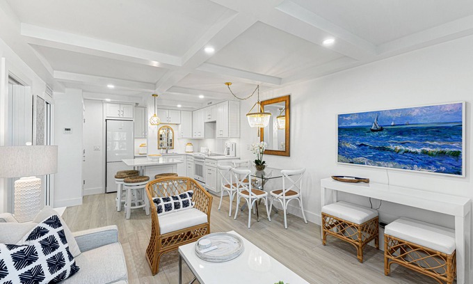 Old Naples Condo | Beautiful 2-Bed Steps to Naples Beach & Town!