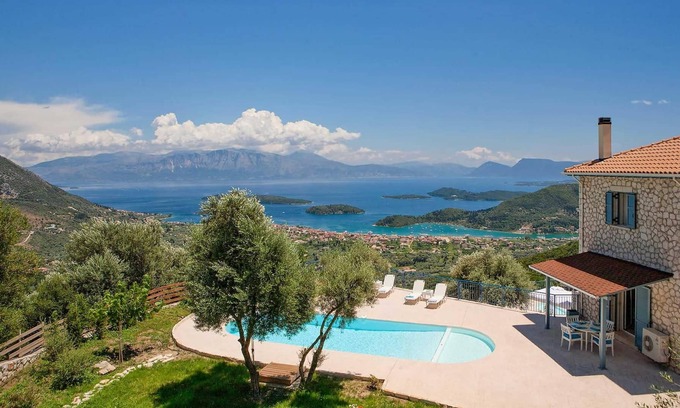 Lefkas Villa | Beautiful 2 bed villa with great views.