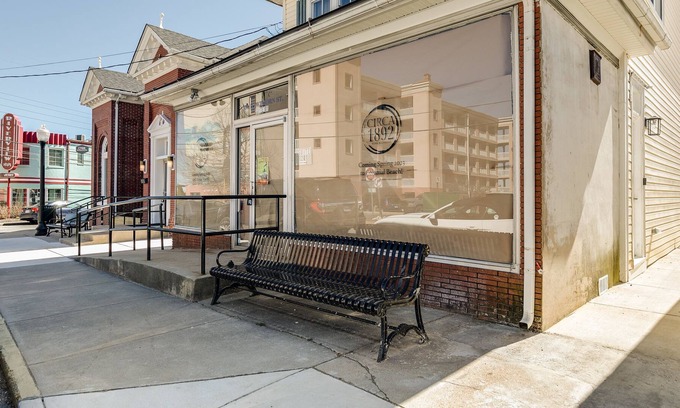 Issue Condo | Beautiful 2 Bedroom Unit in Downtown Property