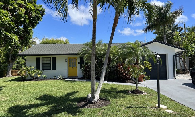 Boynton Beach House | Beautiful 2 Bedroom close to Beach & Atlantic Ave!