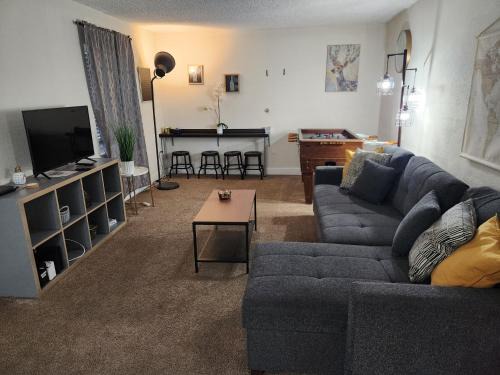 Southwest Orlando Apartment | Beautiful 2-Bedroom Condo Near Universal and other Orlando Attractions, King Bed & Wi-Fi