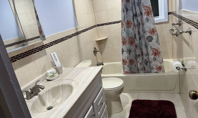 Queens House | Beautiful 2 bedroom house in quiet area 5 min from mall