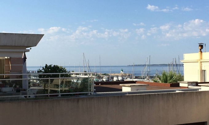 Golfe Juan Apartment | Beautiful 2 bedroom Sea View 100 meters from the Beaches/Conditioning