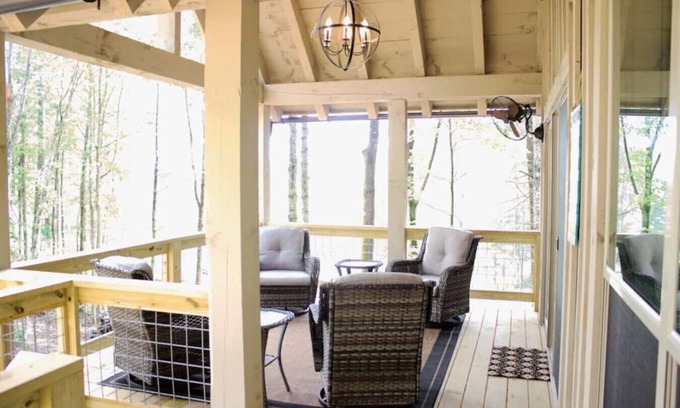 Highlands Cottage | Beautiful 2-bedroom, sleeps 6, modern mountain chic cottage - July Pippin