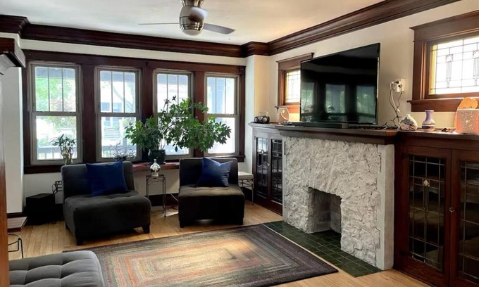 Bay View House | Beautiful 2-bedroom townhome in trendy Bayview neighborhood of Milwaukee.