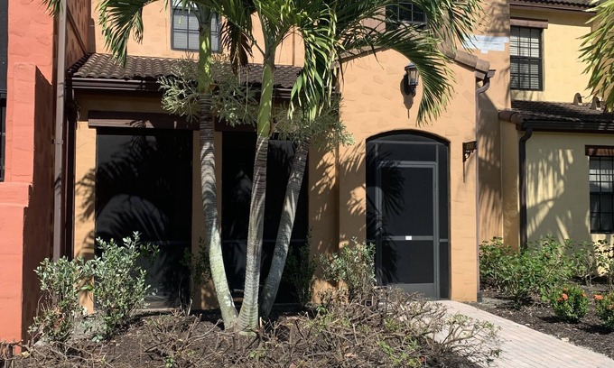 Biggar House | Beautiful 2- bedroom Townhome in Resort Like Community