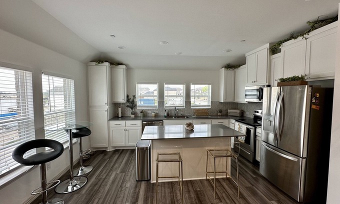 Haltom City House | Beautiful 2 Bedroom Townhome