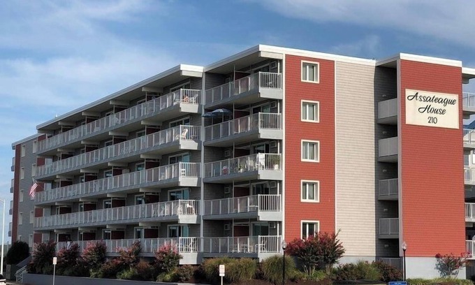 Ocean City Condo | Beautiful 2 Bedroom Condo with a View of the Bay and an Bayfront Outdoor Pool Only Two Blocks to the Beach and Boardwalk!