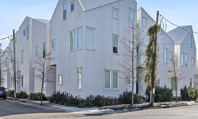 Little Woods Condo | Beautiful 2 Br. Condo (366424) by Houzlet