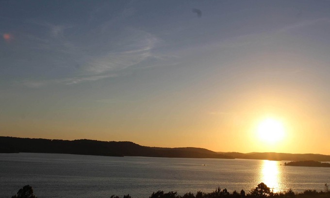 Hollister Condo | Beautiful 2BR/2BA Penthouse Condo Overlooking Table Rock Lake!