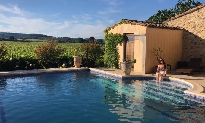 Pouzolles Apartment | Beautiful 2nd floor apartment with swimming pool in the heart of the vineyards near Pézenas