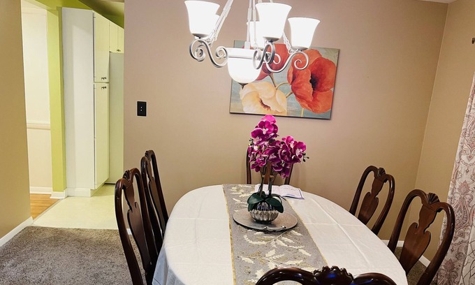 Cheektowaga House | Beautiful 3 Bd entire home, central of Cheektowaga.