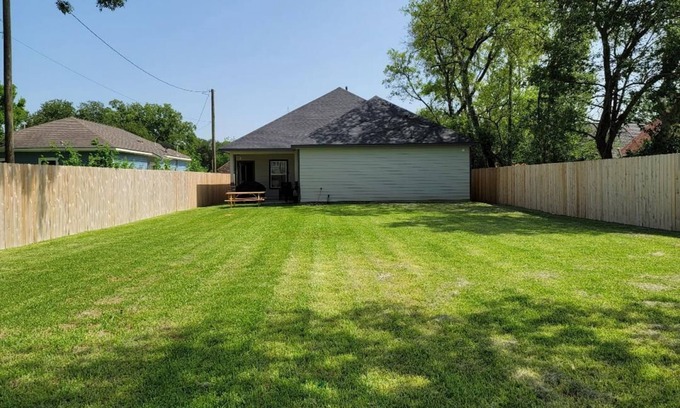 Texas City House | Beautiful 3 Bed 2.5 bath home with long drive way