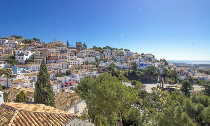 Benahavis House | Beautiful 3 Bed Town House with private pool in Exclusive La Heredia