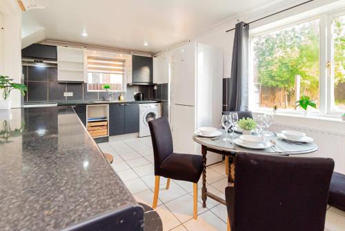 Eight Ash Green House | Beautiful 3 Bedroom Home with Parking & Garden