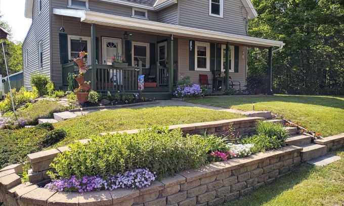 Spencer House | Beautiful 3 bedroom home in a peaceful setting. No contact check in. Fast WIFI