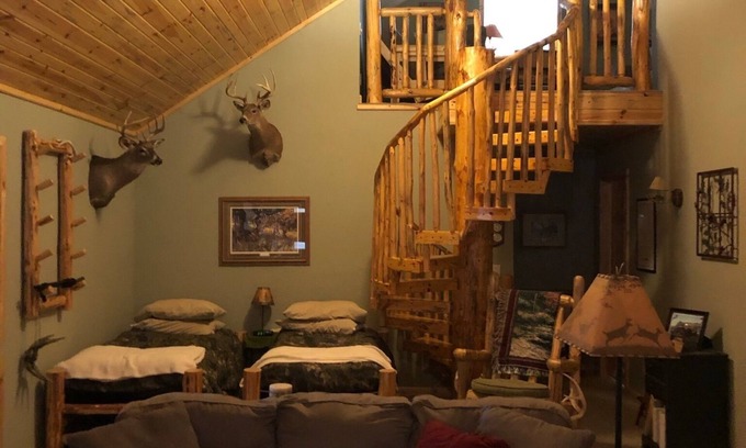Friendship Cabin | Beautiful 3 Bedroom Getaway