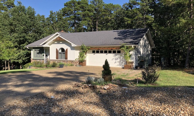 Hot Springs Village House | Beautiful 3/2 home situated in the woods near Lake Balboa