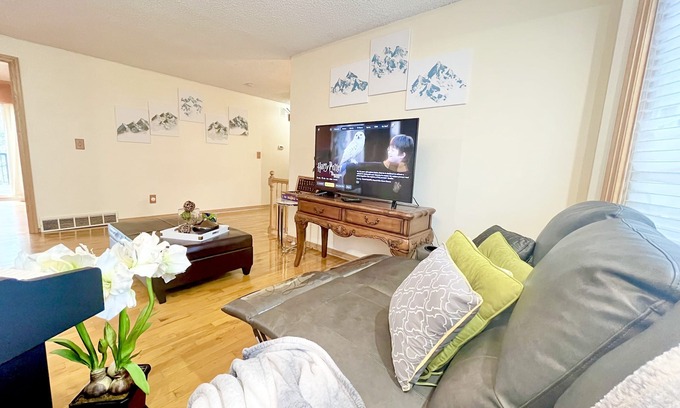 Kirkland Apartment | Beautiful 3bd 2ba apartment