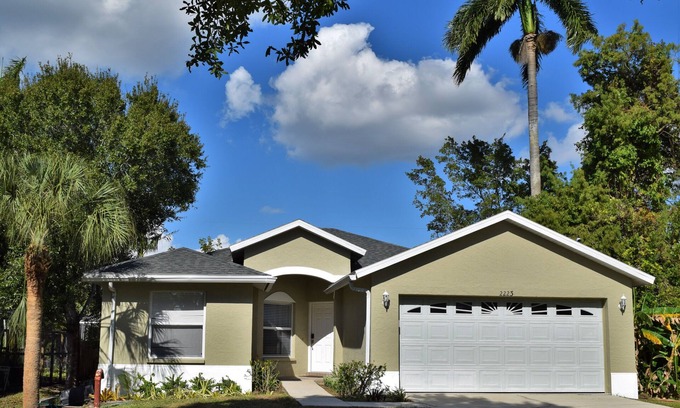 South Sarasota House | Beautiful 3bdr/2bth 2car garage with New Heated Pool