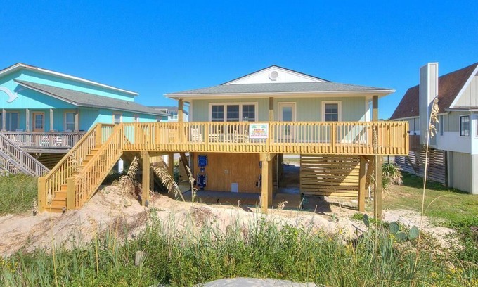 Yaupon Beach House | Beautiful 3BR/BA - Oceanfront, Event Home, Direct Beach Access, Sleeps 8