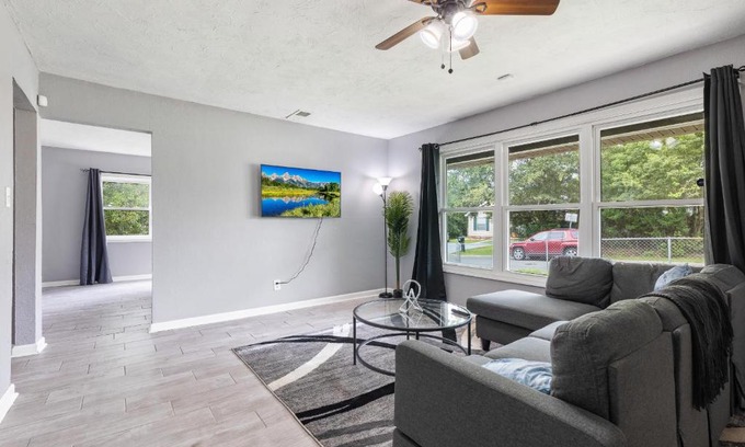 Tallahassee House | Beautiful 4 bedroom 2 bathroom house