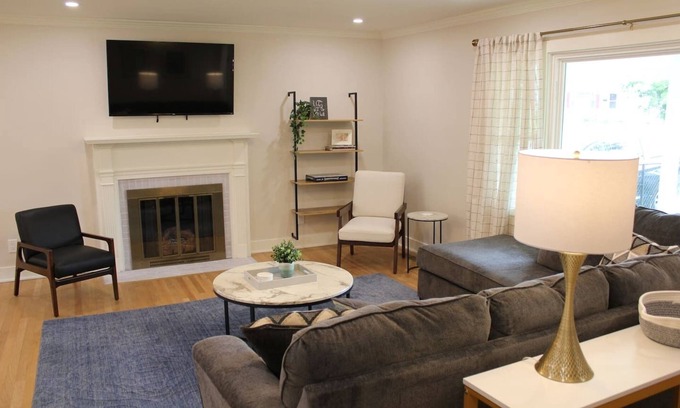 Lexington House | Beautiful 4-bedroom home, close to Downtown/UK