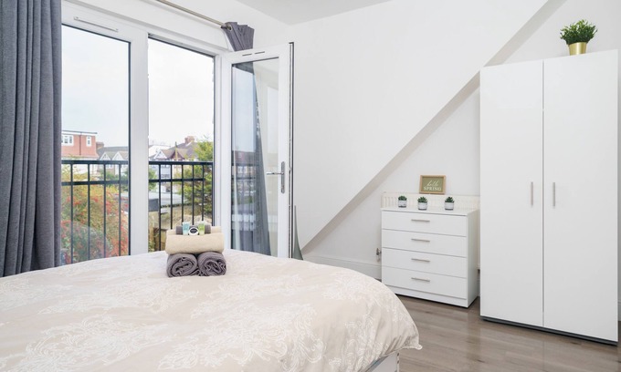 Chadwell Heath House | Beautiful 4 Bedroom House Immaculate Condition. Just Refurbished House.