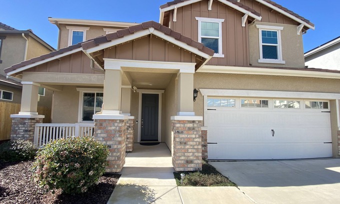 Ripon House | Beautiful 4 Bedroom Home with Gated Backyard Patio: Ripon