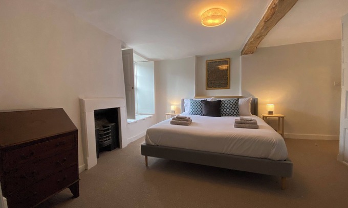 Burford House | Beautiful 4-bedroom house with WiFi in charming Burford