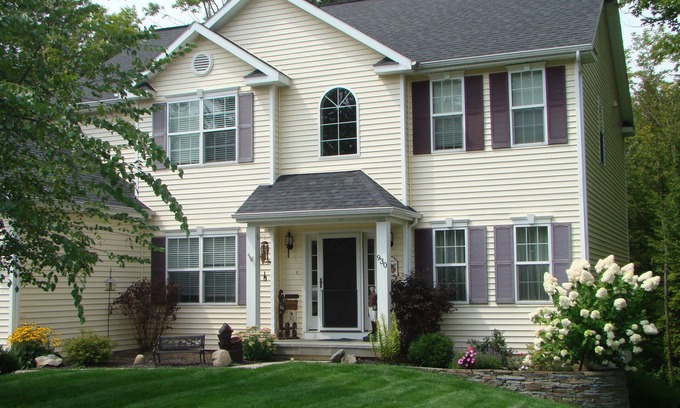 Saratoga Springs House | Beautiful 4 bedroom house perfect for Track/Ballet/Fall Getaway/Parent Weekends