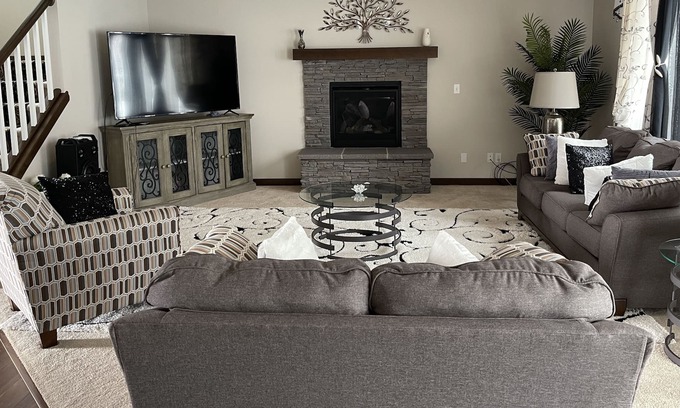 Marysville House | Beautiful 4 Bedroom home w/ Dining Room & big yard
