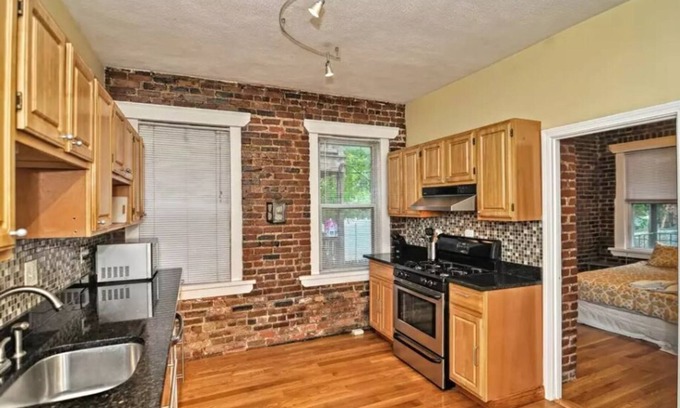 East Boston House | Beautiful 4BD/2BA Gem! Near airport, city, subway!