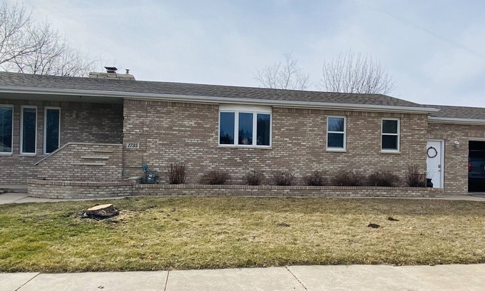 Oshkosh House | Beautiful 4br home located within blocks of EAA grounds!