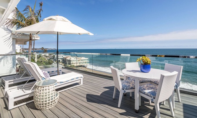 Western Malibu House | Beautiful 5 bed expansive ocean view home + guest house on quiet beach in Malibu